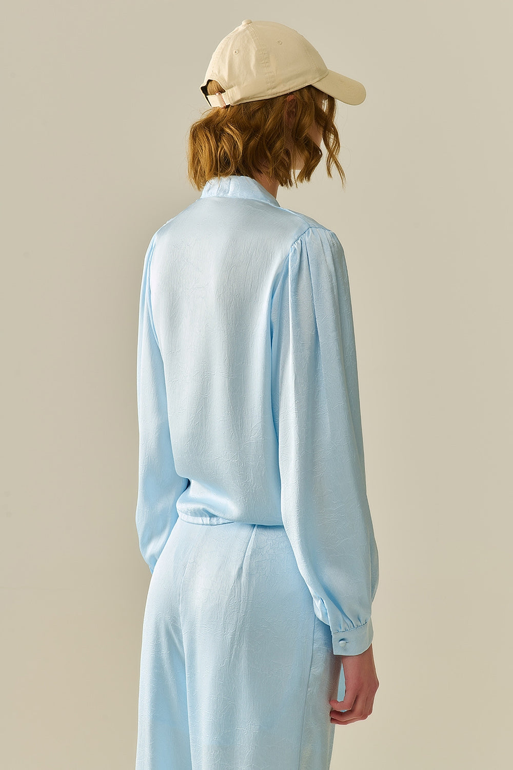 Cropped Buttoned Shirt in Blue Featuring Knot