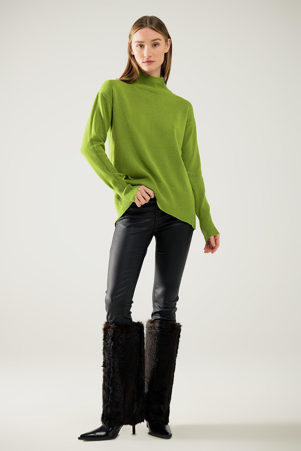Loose Green Sweater with Opening in the Back