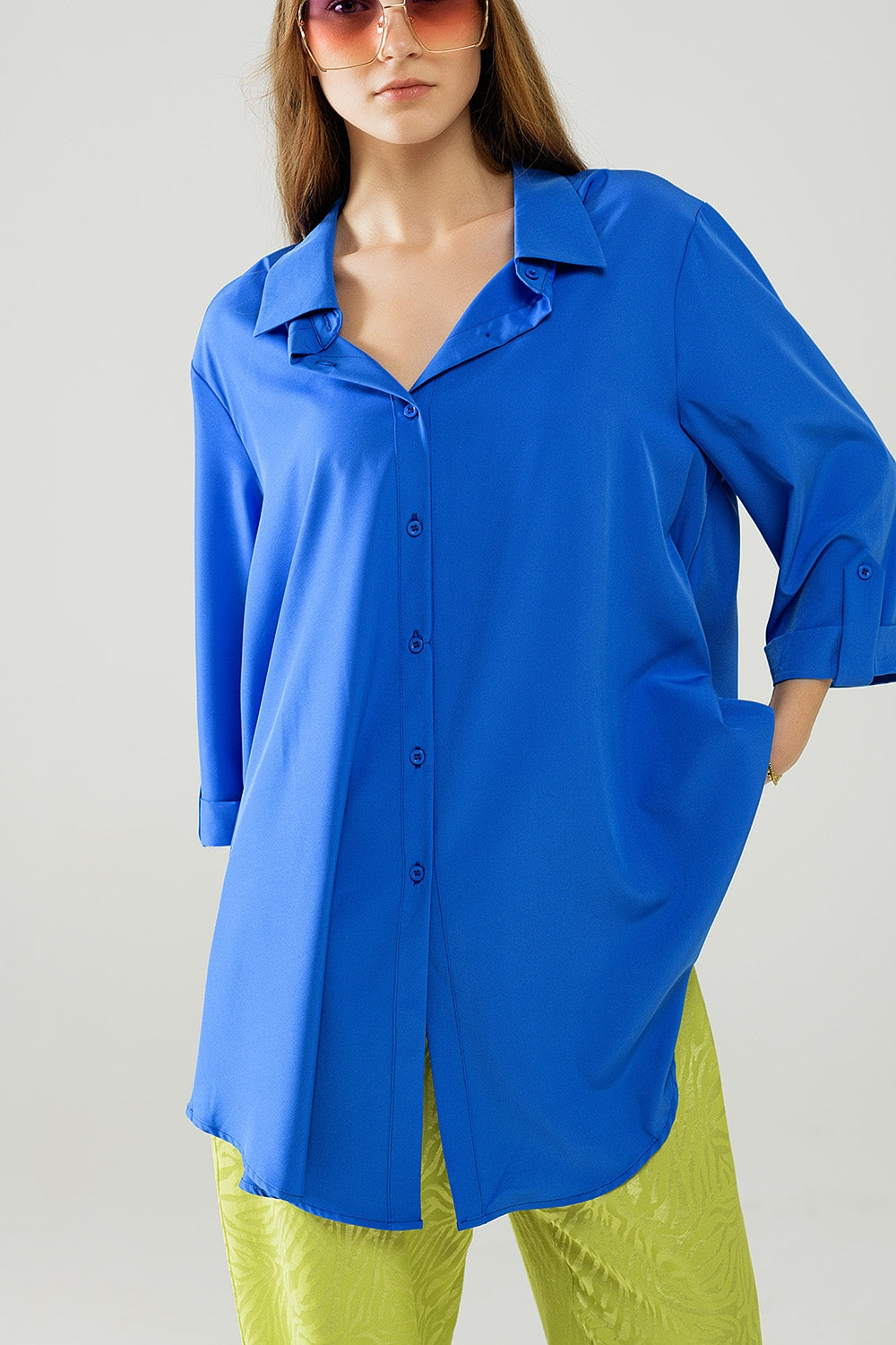 Q2 Shirt made of very soft and light fabric in electric blue