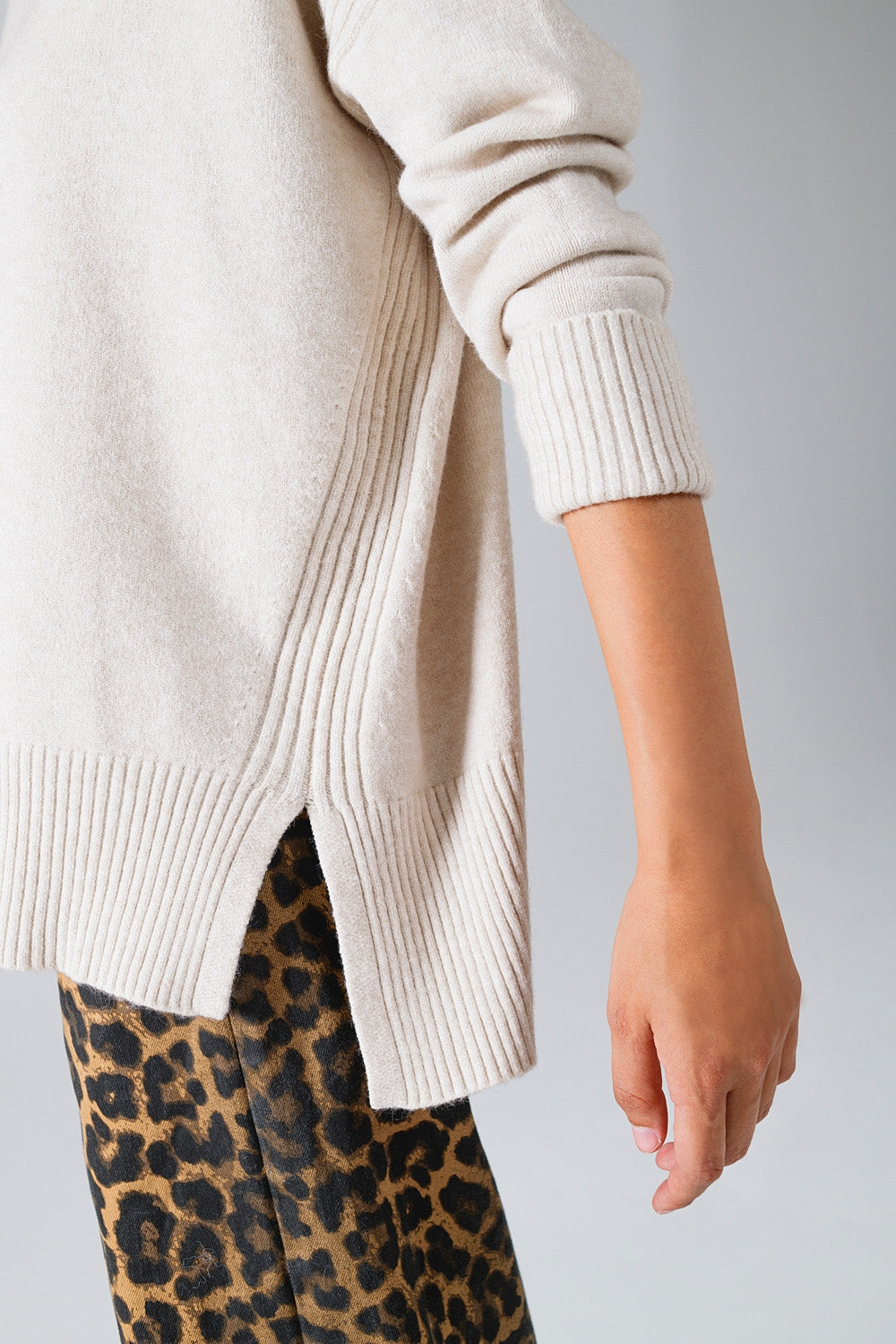 Beige Long Sleeves Sweater with Sequins on the Shoulders