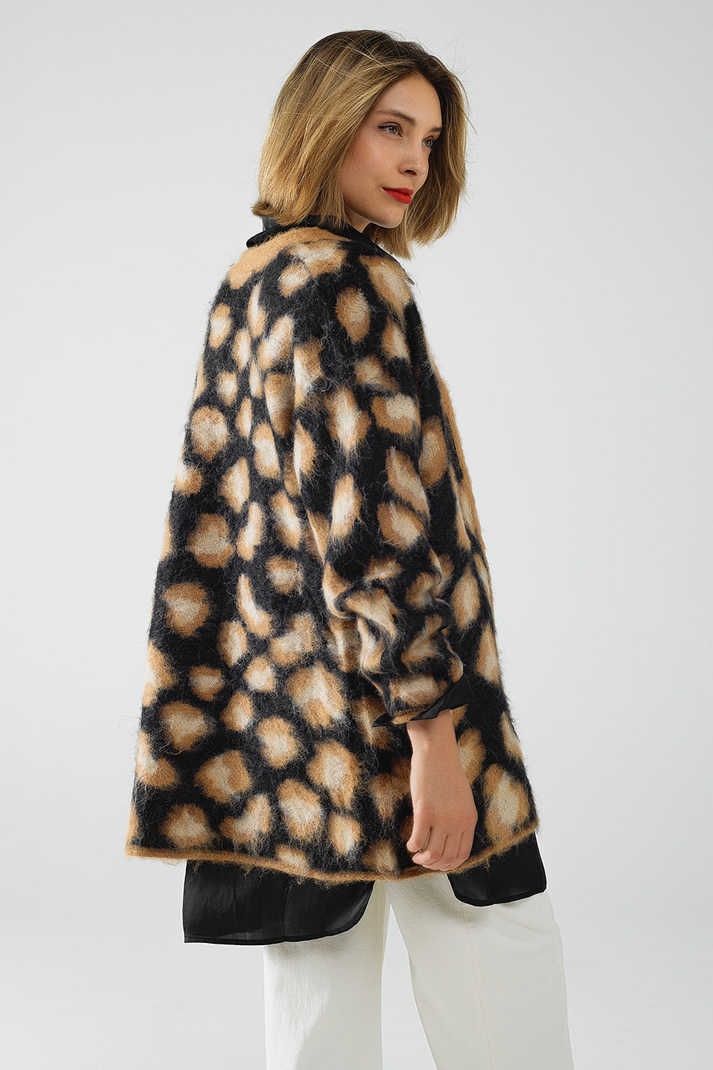 Black Leopard Print Cardigan Made of Knitted Fabric with Wool