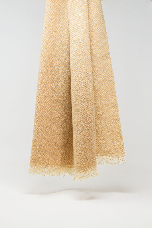 Q2 Camel-colored scarf with gold thread detail