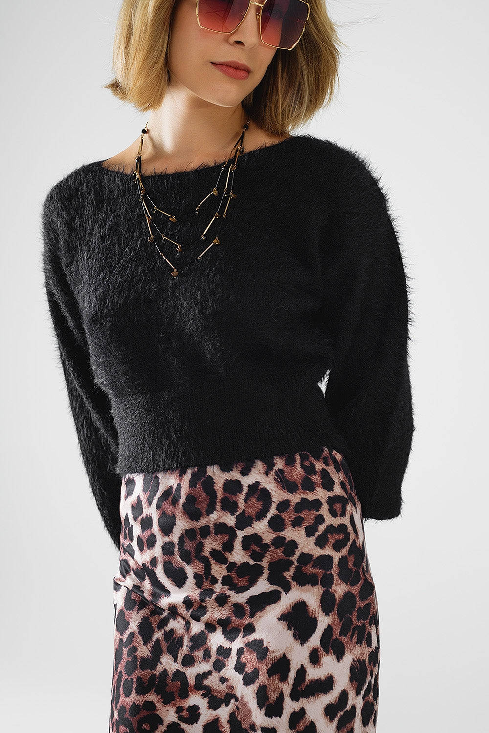 Q2 cropped fluffy sweater in black fitted at the waist