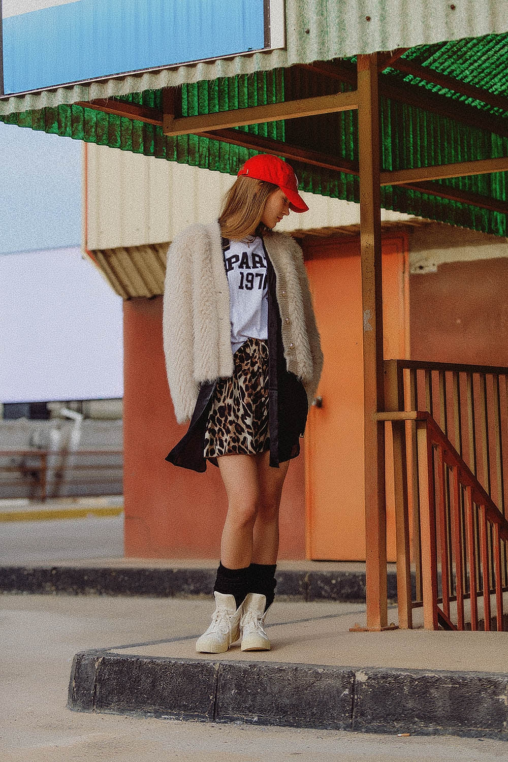 Cropped Jacket in Beige in Fine Fur