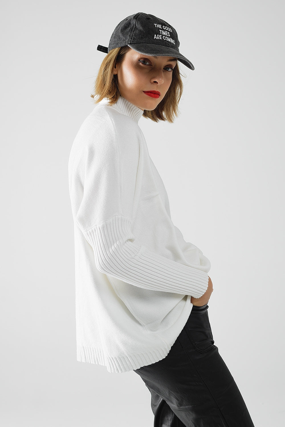 Q2 oversized soft knitted white sweater with ribbed sleeves