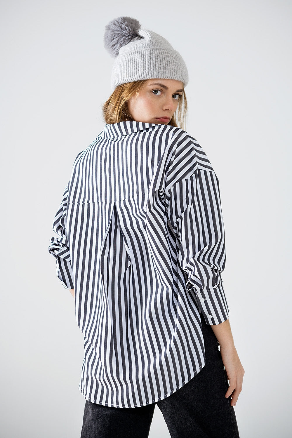 Poplin Shirt with Vertical Stripes in Black and Chest Pocket