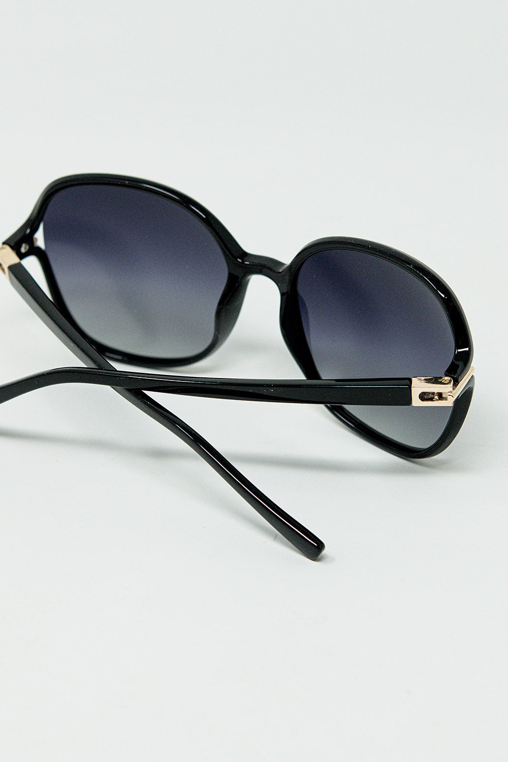 Round Sunglasses in Black with Gold Metal Detail