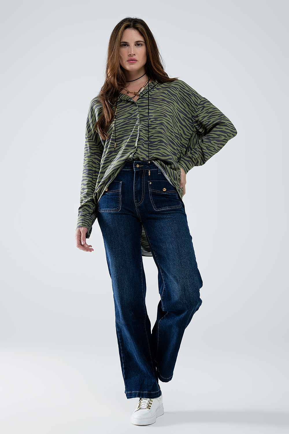 Straight Leg Jeans with Front Pockets and Button