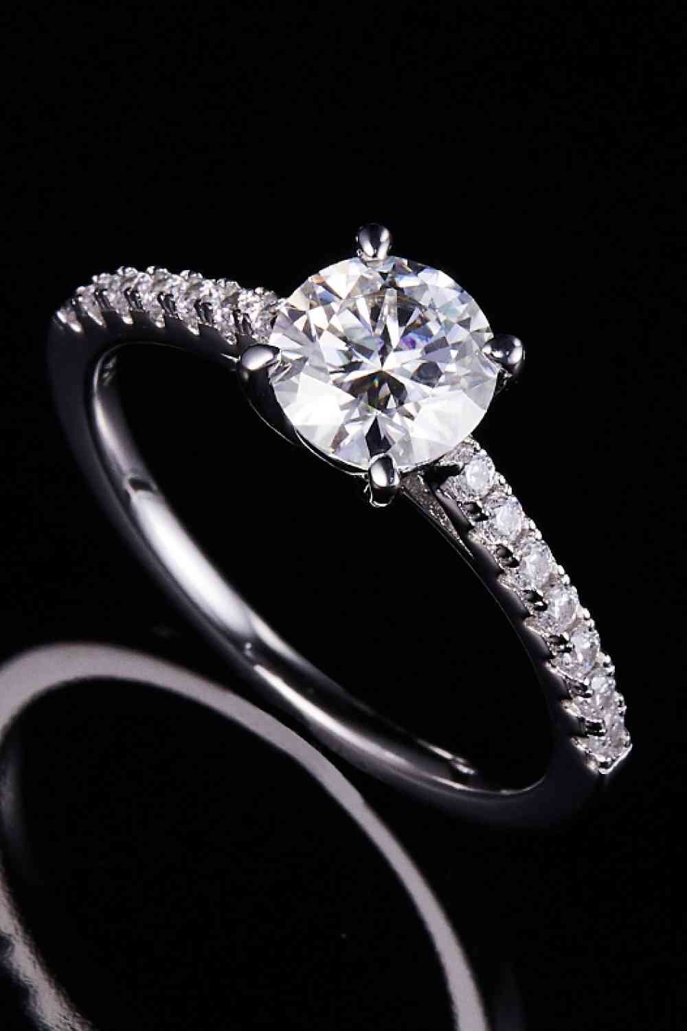 Graceful Gaze 1 Carat Moissanite Ring