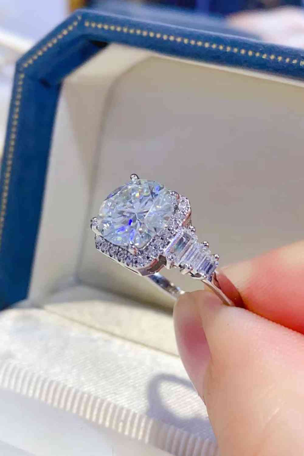 Starry Affection 3 Carat Moissanite Ring