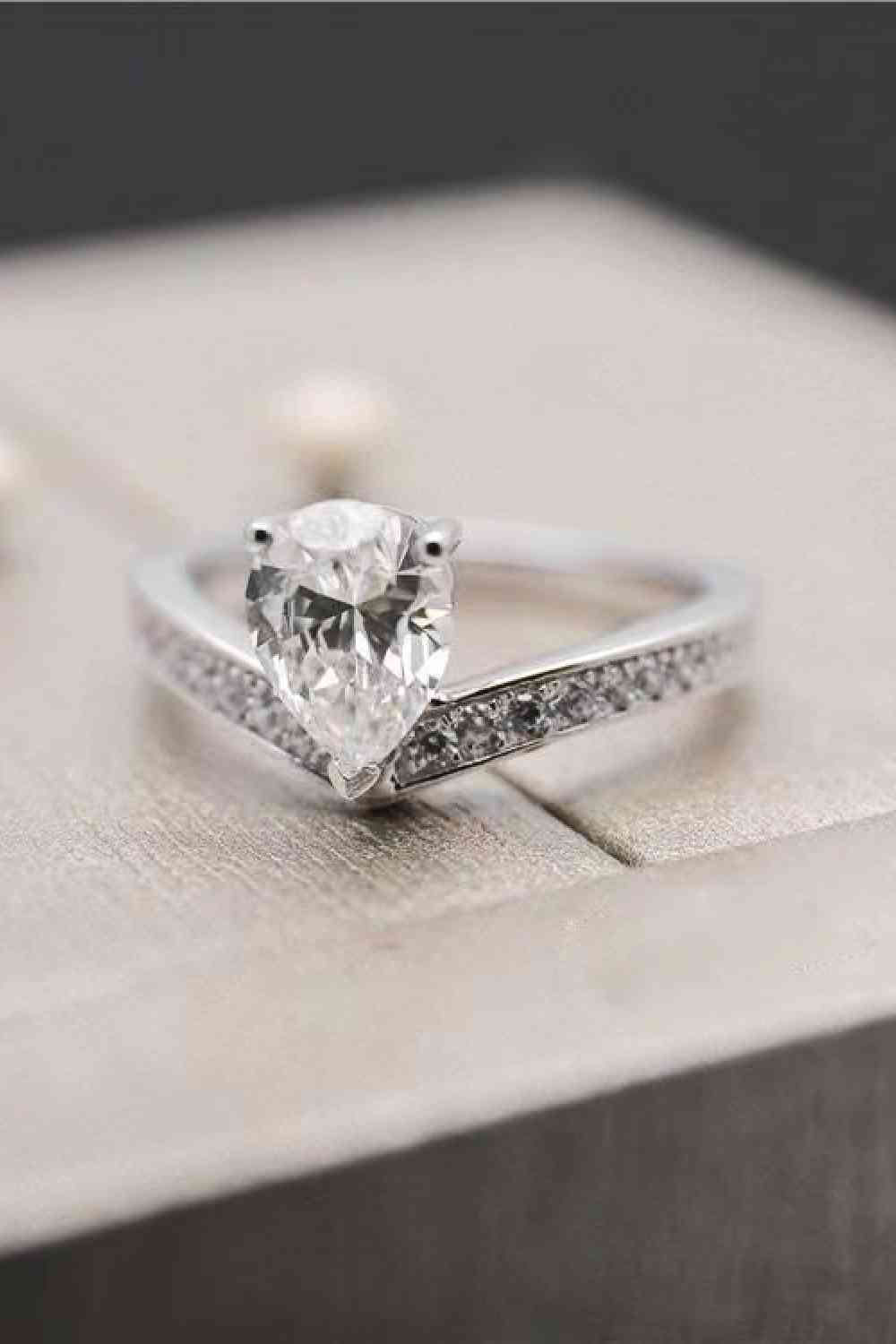 Dreamy Delight 1 Carat Moissanite Ring