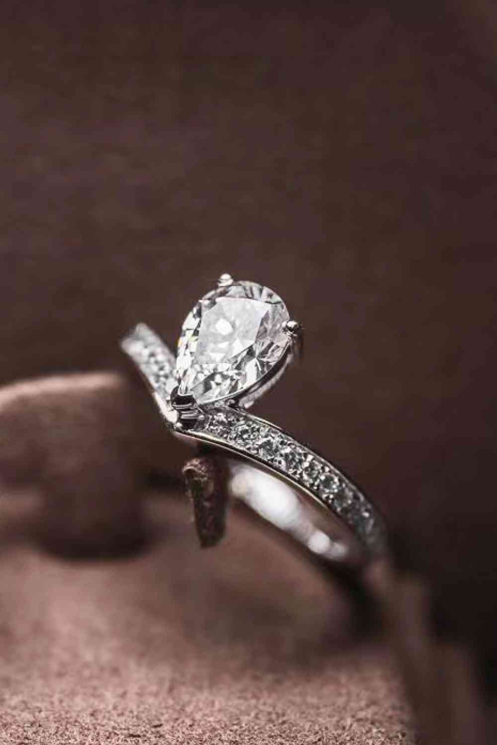 Dreamy Delight 1 Carat Moissanite Ring